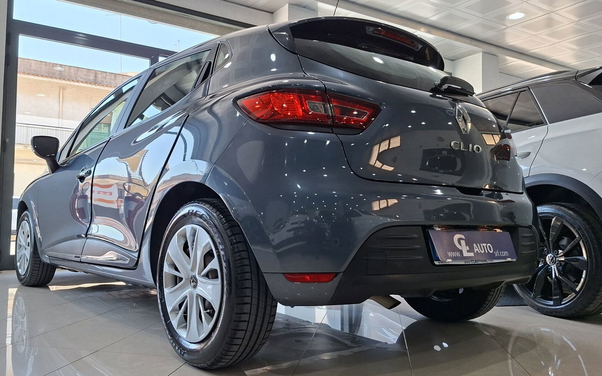 Renault Clio dCi 8V 75 CV 5 porte Moschino Zen (9)