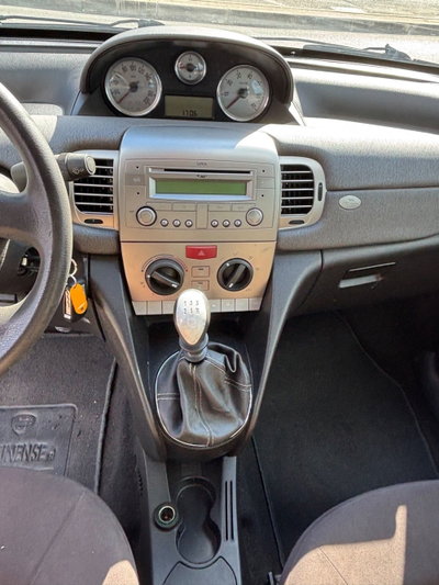 Lancia Ypsilon 1.2 Argento (14)