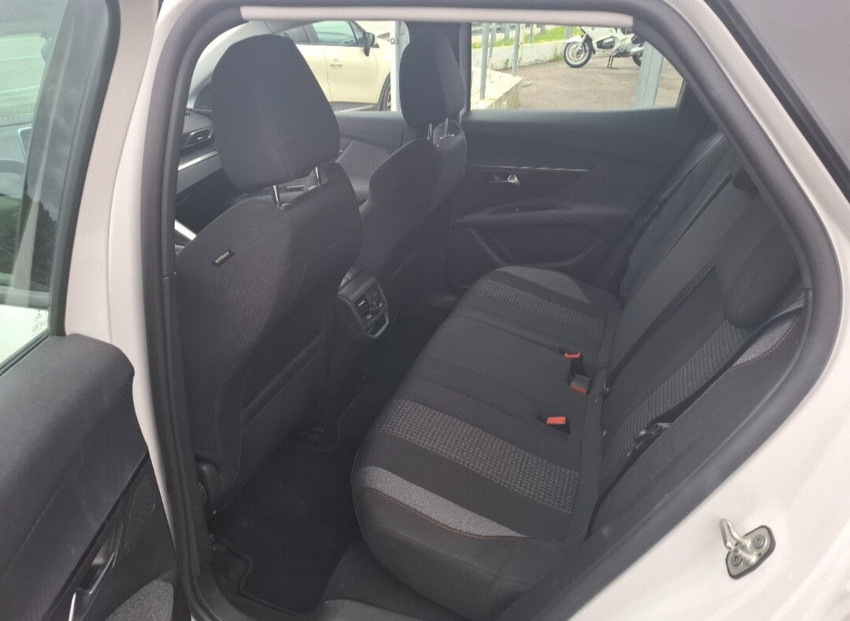 Peugeot 3008 BlueHDi 130 S&S EAT8 Active Pack (7)