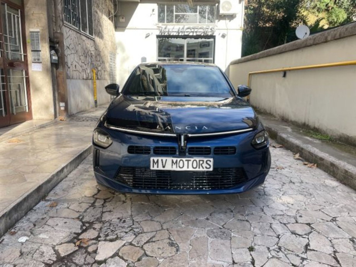 Lancia Ypsilon 1.2 mhev Edizione Limitata Cassina e-dct (2)