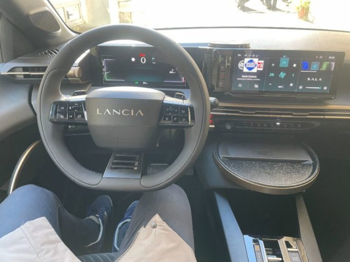 Lancia Ypsilon 1.2 mhev Edizione Limitata Cassina e-dct (9)