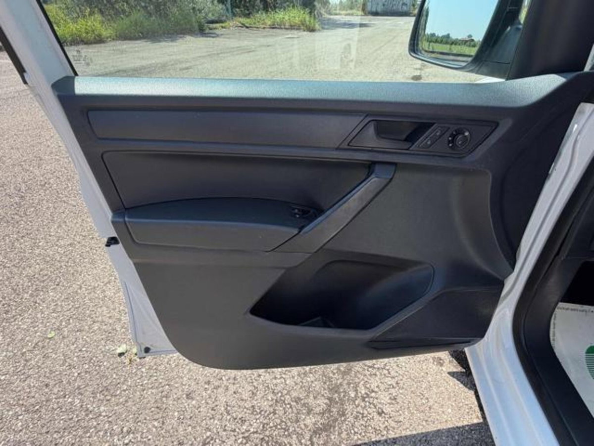 Volkswagen Caddy 2.0 TDI 122 CV 4MOTION Trendline (16)