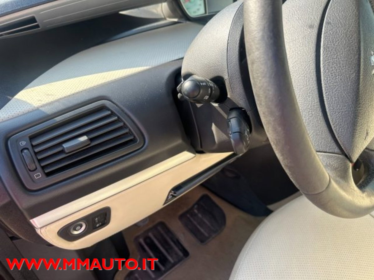 Peugeot 807 HDi FAP SV (11)