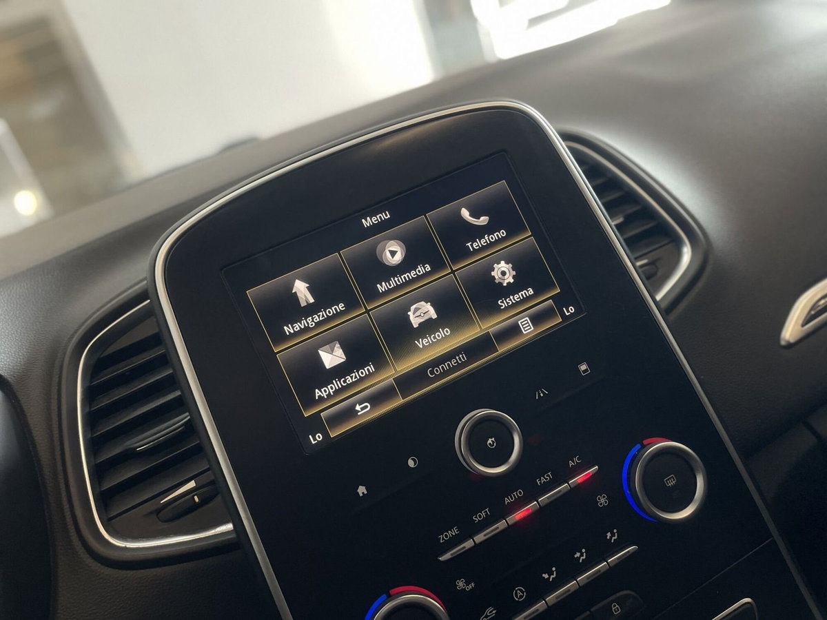 Renault Scénic 1.5 dci energy Intens 110cv edc (16)