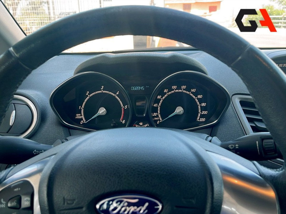 Ford Fiesta Plus 1.5 TDCi 75CV 5 porte (10)