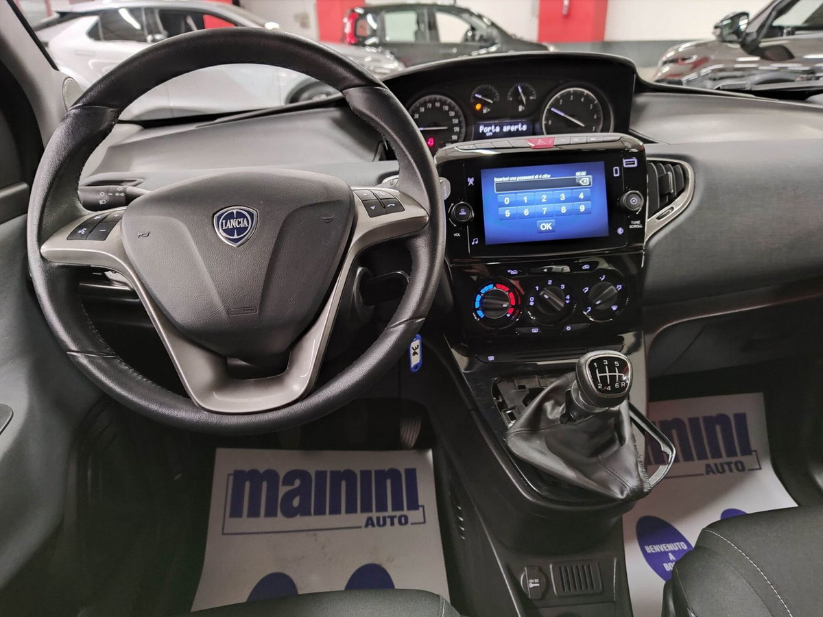 Lancia Ypsilon 1.0 FireFly 5 porte S&S Hybrid Gold Plus (9)