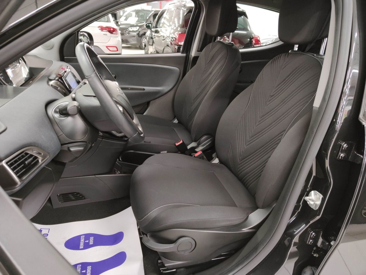 Lancia Ypsilon 1.0 FireFly 5 porte S&S Hybrid Gold Plus (10)