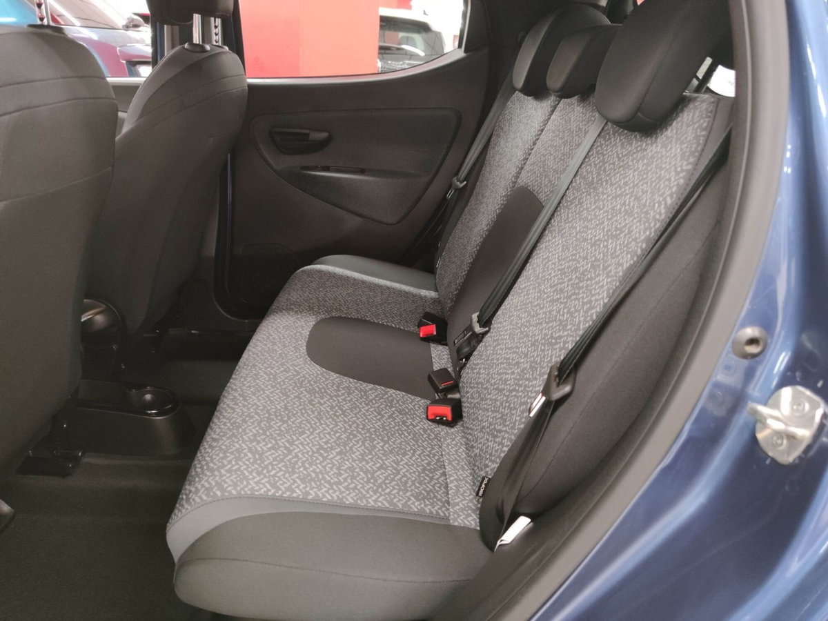 Lancia Ypsilon 1.0 FireFly 5 porte S&S Hybrid Silver Plus (11)