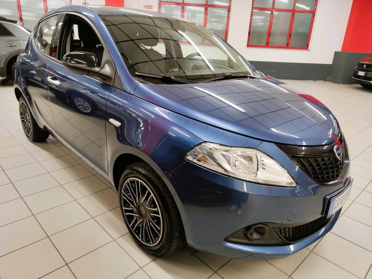 Lancia Ypsilon 1.0 FireFly 5 porte S&S Hybrid Silver Plus (3)
