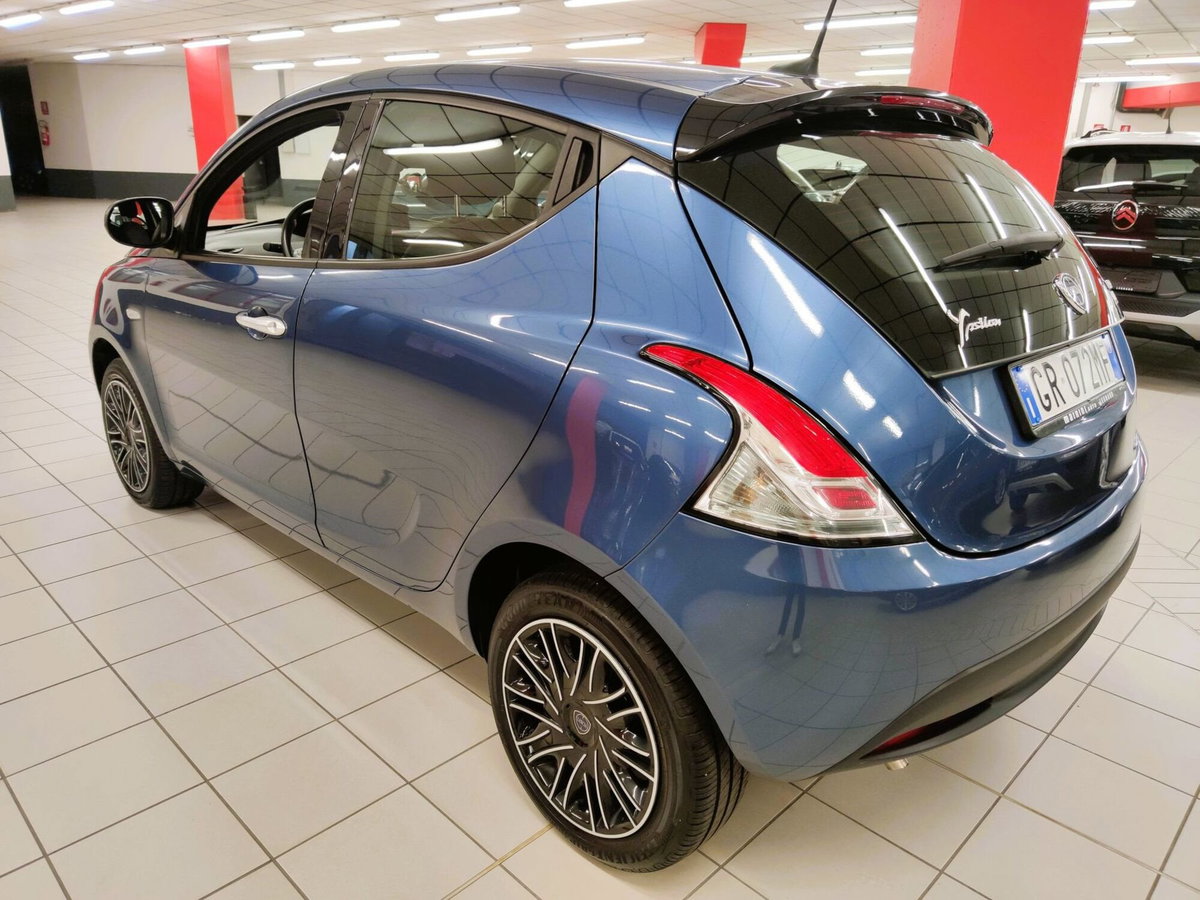 Lancia Ypsilon 1.0 FireFly 5 porte S&S Hybrid Silver Plus (6)