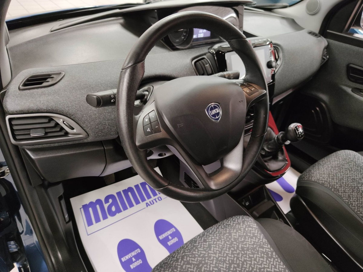 Lancia Ypsilon 1.0 FireFly 5 porte S&S Hybrid Silver Plus (8)