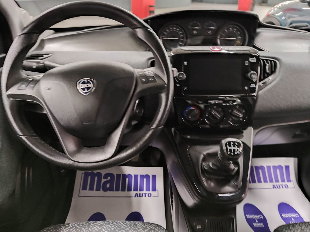 Lancia Ypsilon 1.0 FireFly 5 porte S&S Hybrid Silver Plus (9)