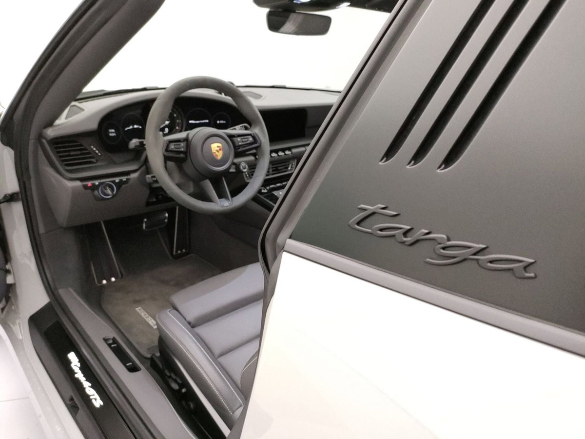Porsche 911 Cabrio Targa 3.0 4 GTS (15)