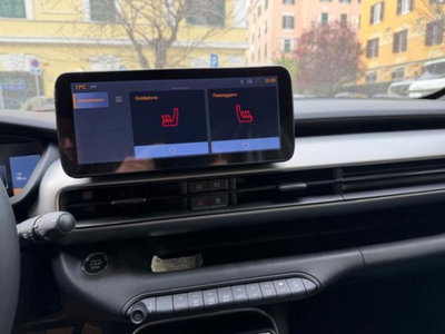 Jeep Avenger 1.2 turbo e-hybrid mhev Summit fwd 110cv edct6 (12)