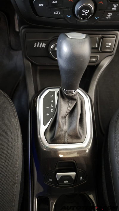 Jeep Renegade 1.3 T4 190CV PHEV 4xe AT6 Limited (19)