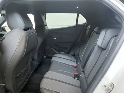 Peugeot 2008 BlueHDi 130 S&S EAT8 GT Pack (9)