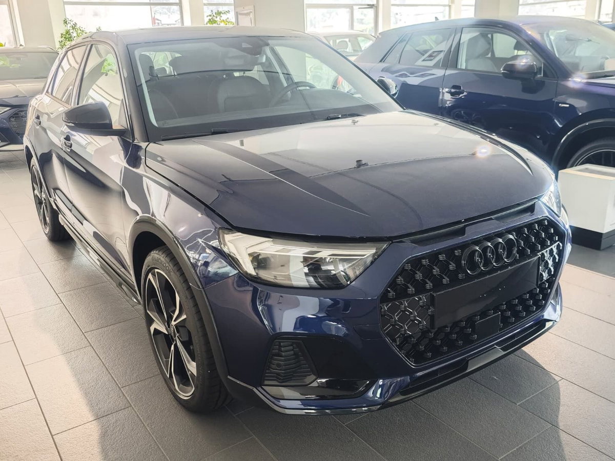 Audi A1 allstreet 30 1.0 tfsi Identity Contrast 116cv s tronic (3)