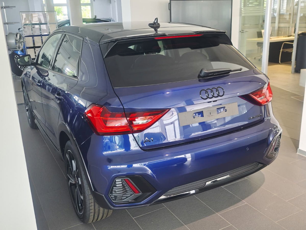 Audi A1 allstreet 30 1.0 tfsi Identity Contrast 116cv s tronic (4)