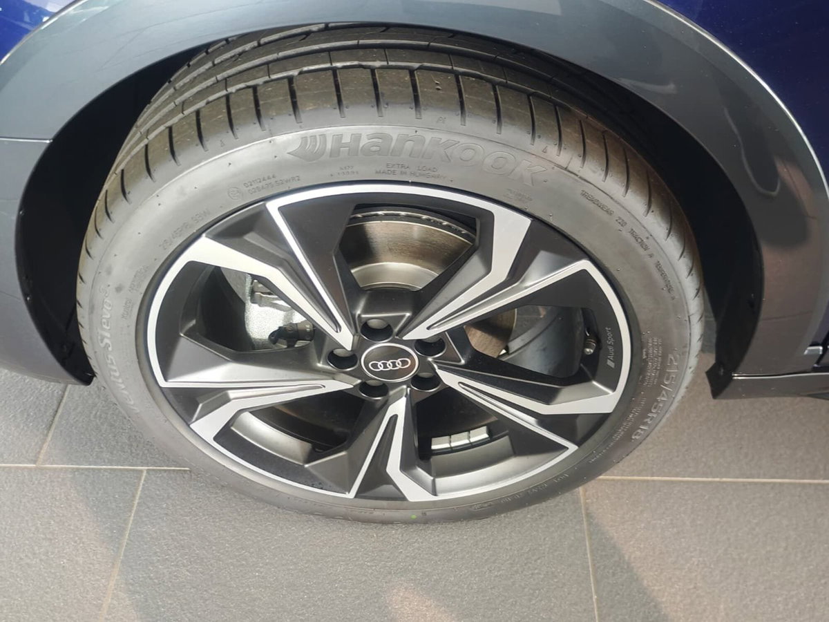 Audi A1 allstreet 30 1.0 tfsi Identity Contrast 116cv s tronic (6)