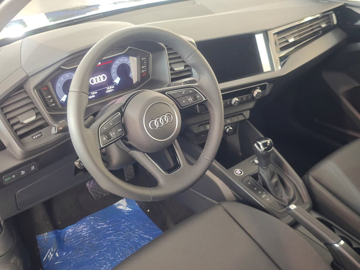 Audi A1 allstreet 30 1.0 tfsi Identity Contrast 116cv s tronic (7)