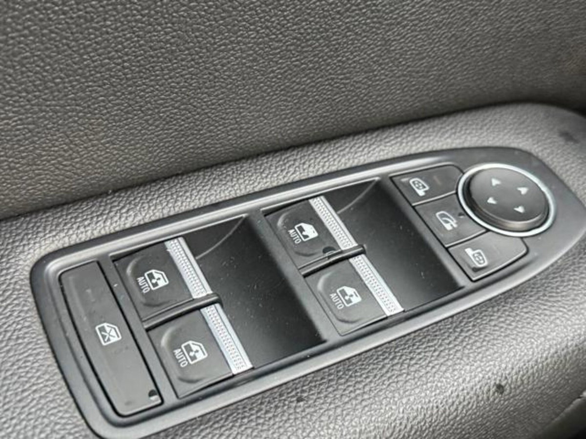 Renault Captur TCe 100 CV GPL Intens (16)