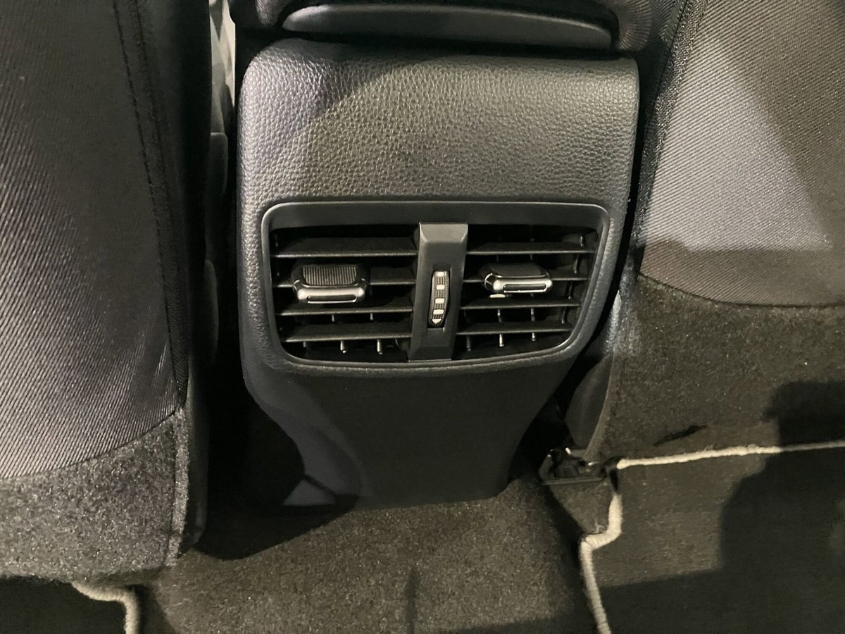 Toyota Corolla Touring Sports 1.8 Hybrid Style (16)