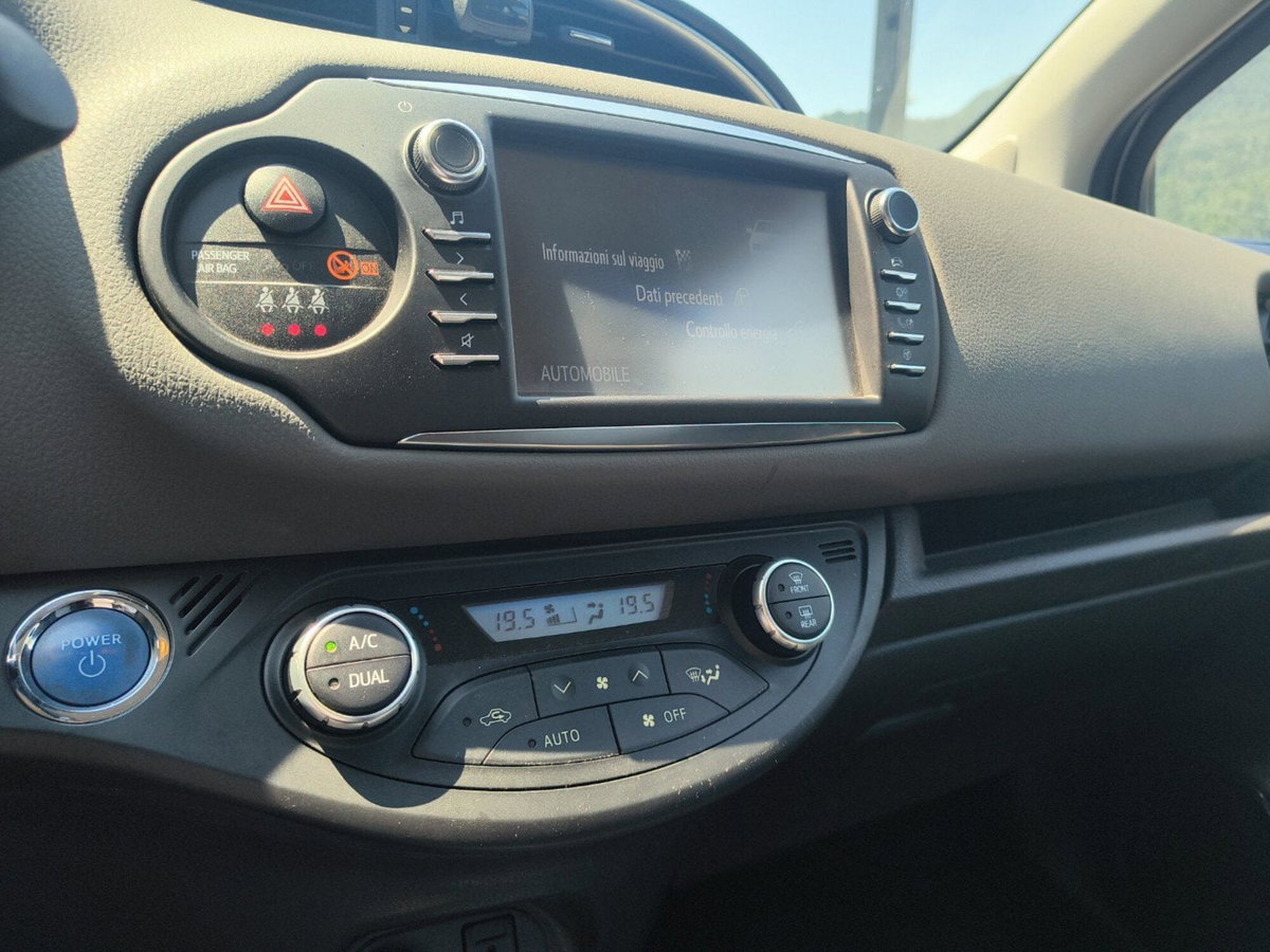 Toyota Yaris 1.5 Hybrid 5 porte Cool (14)