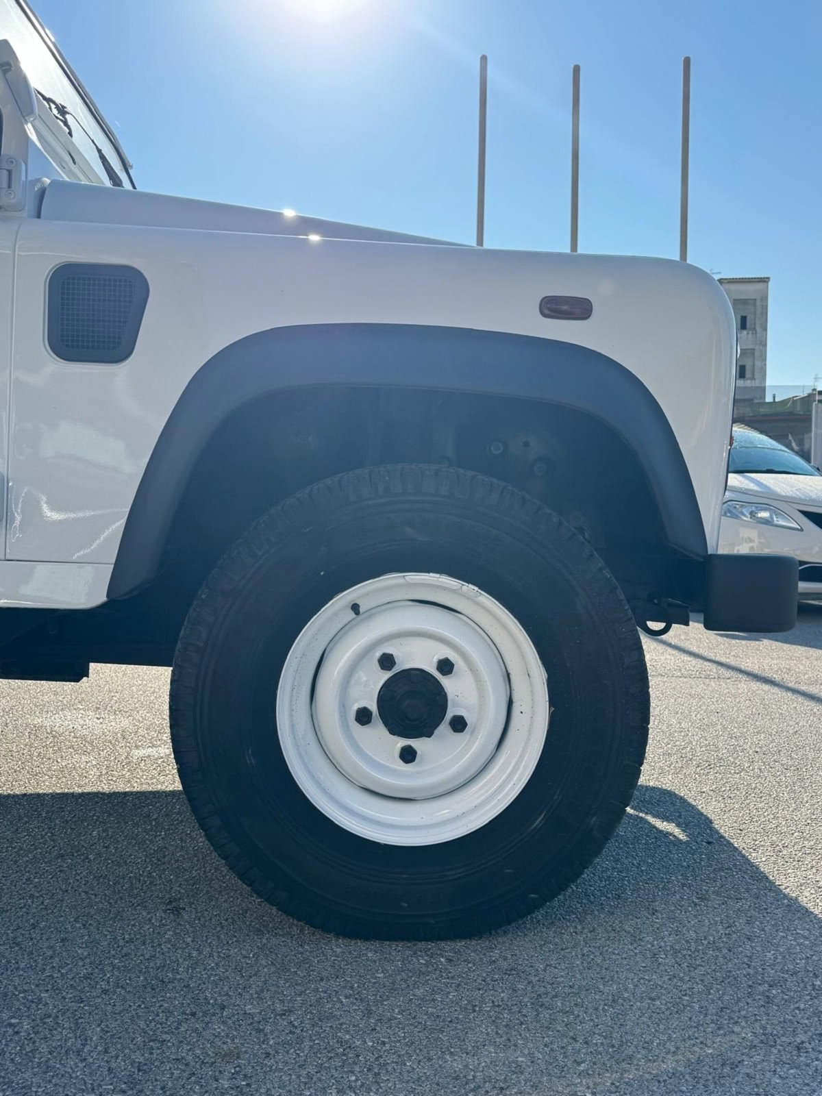 Land Rover Defender 110 2.2 TD4 High Capacity Pick Up E (13)
