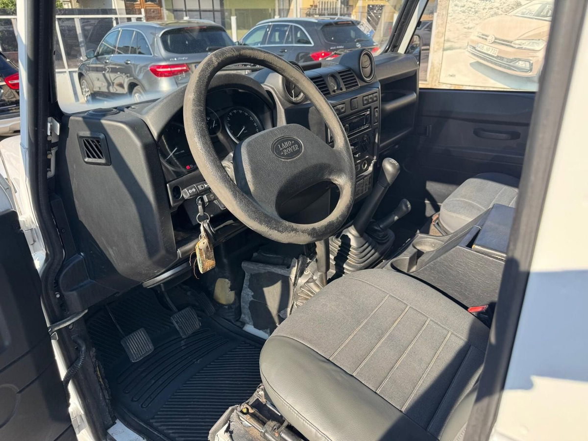 Land Rover Defender 110 2.2 TD4 High Capacity Pick Up E (4)