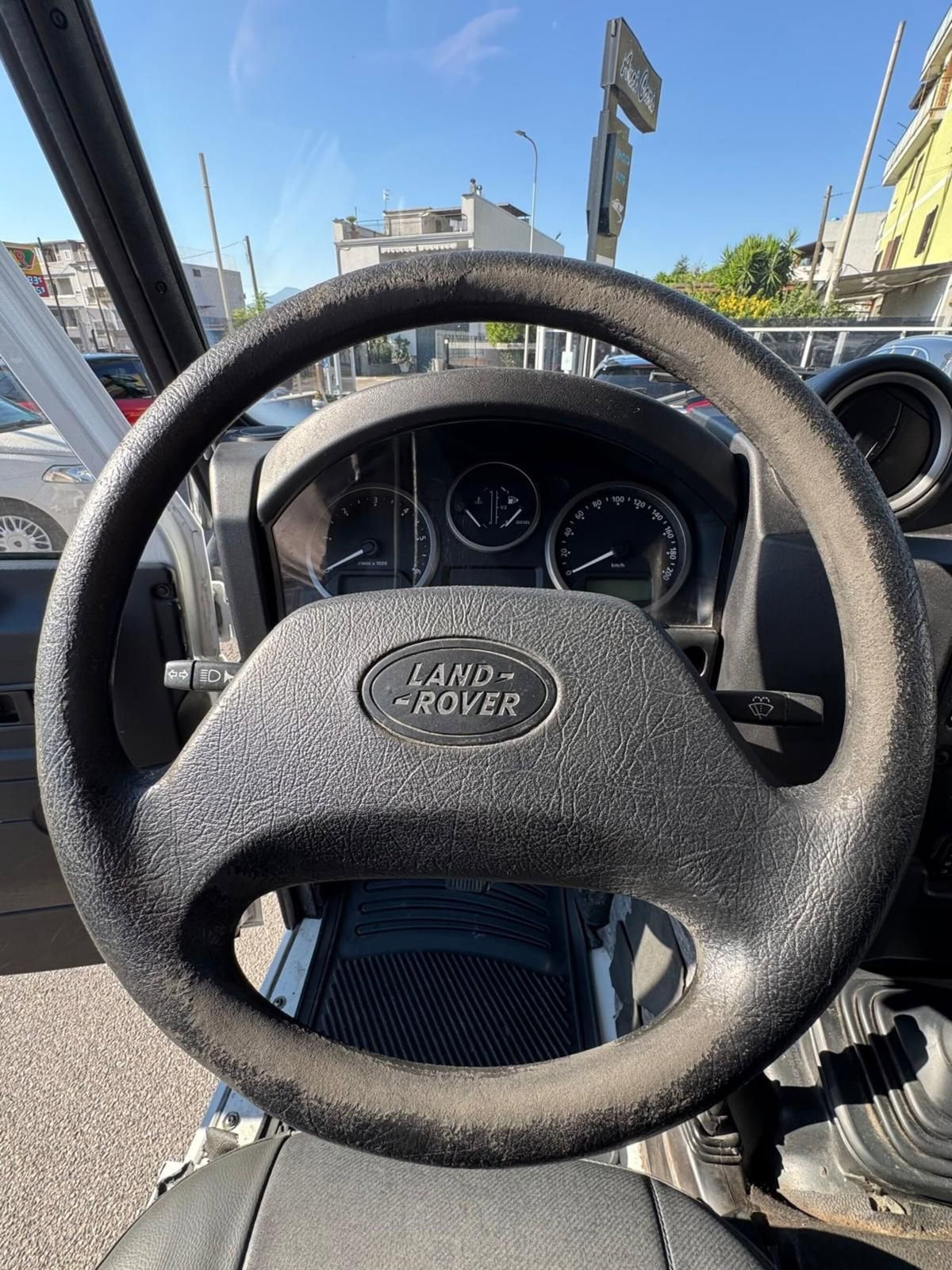 Land Rover Defender 110 2.2 TD4 High Capacity Pick Up E (6)