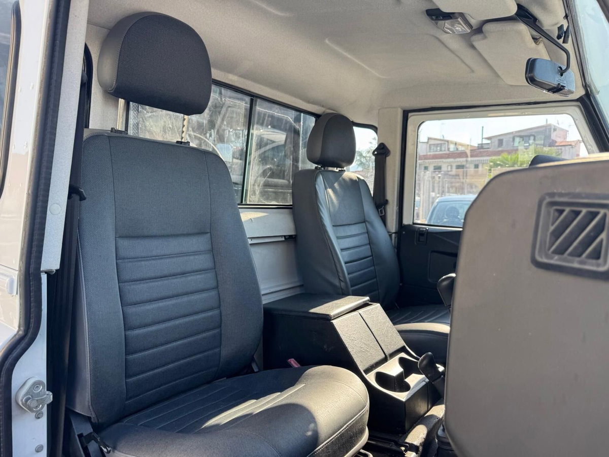 Land Rover Defender 110 2.2 TD4 High Capacity Pick Up E (9)
