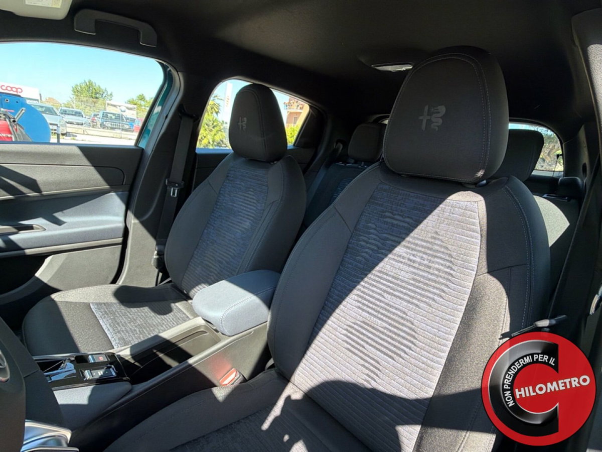 Alfa Romeo Junior 1.2 ibrida 145cv edct6 (14)