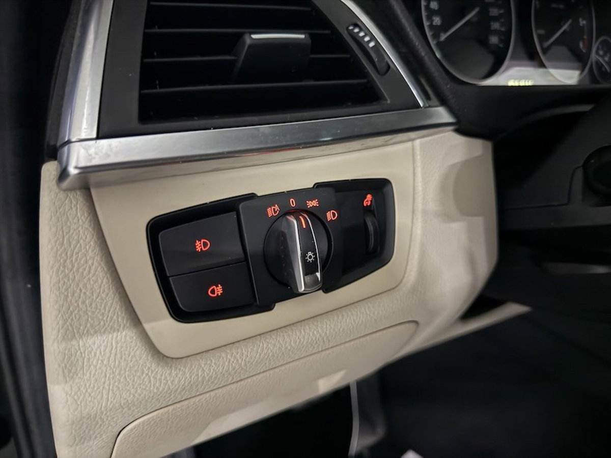 BMW Serie 3 318d Luxury (19)