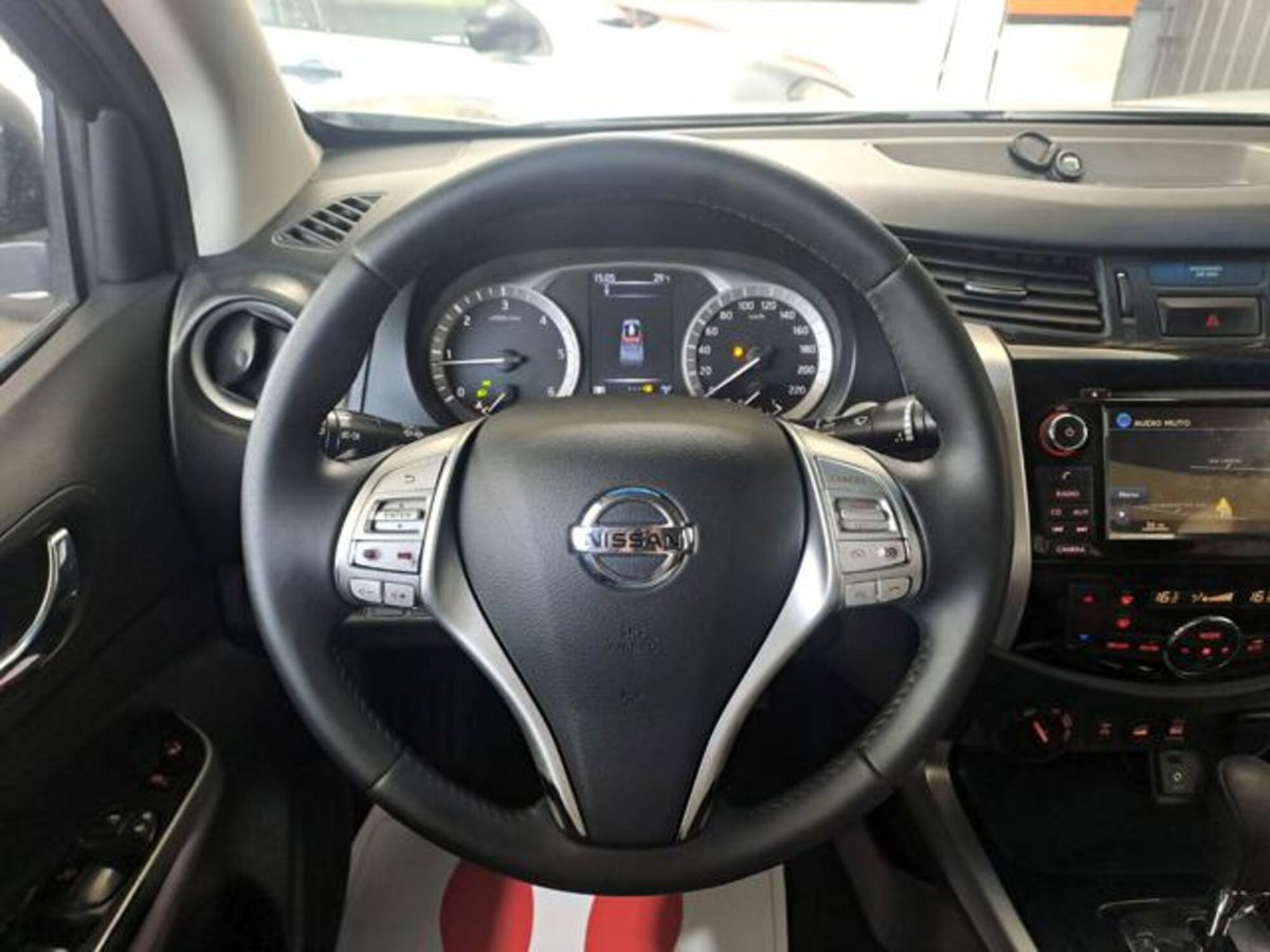 Nissan Navara 2.3 dCi 190 CV 4WD Double Cab N-Connecta (10)