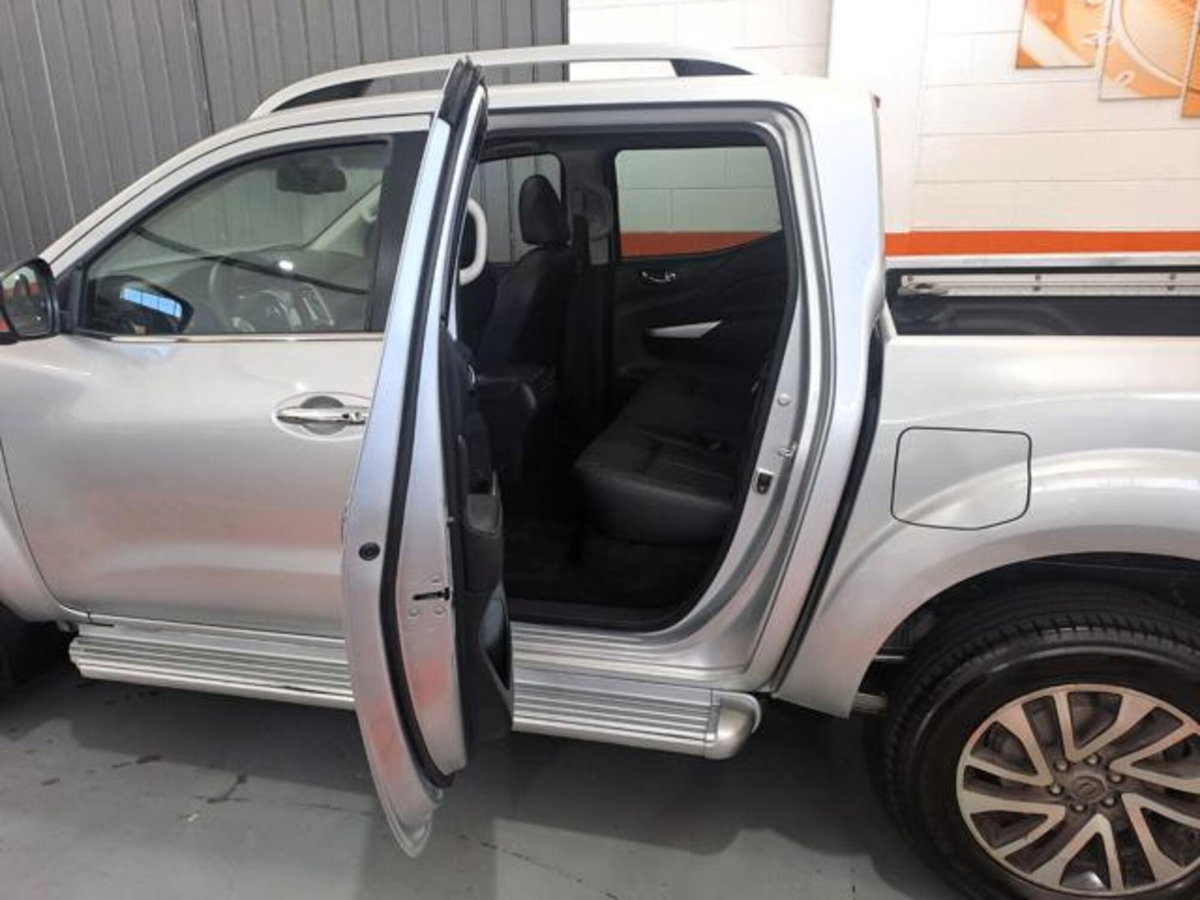 Nissan Navara 2.3 dCi 190 CV 4WD Double Cab N-Connecta (7)