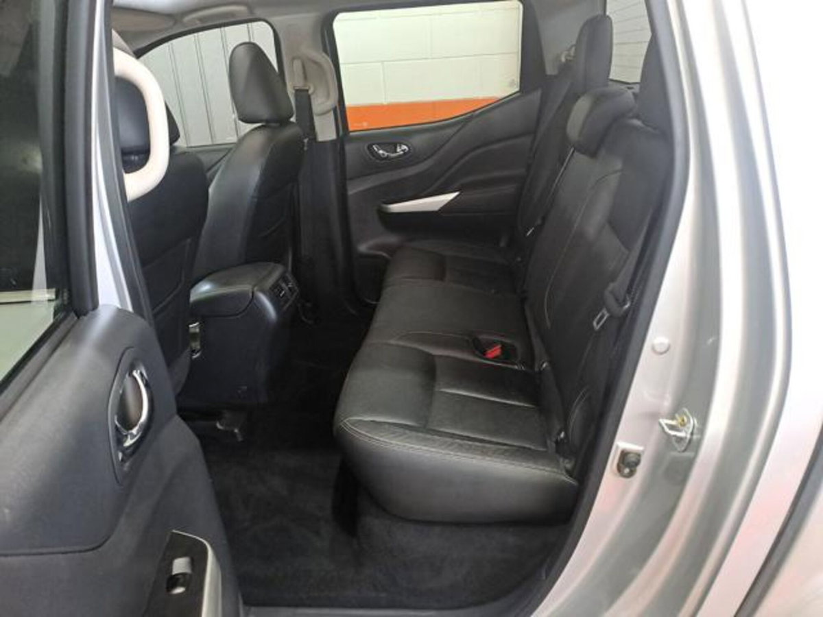 Nissan Navara 2.3 dCi 190 CV 4WD Double Cab N-Connecta (8)