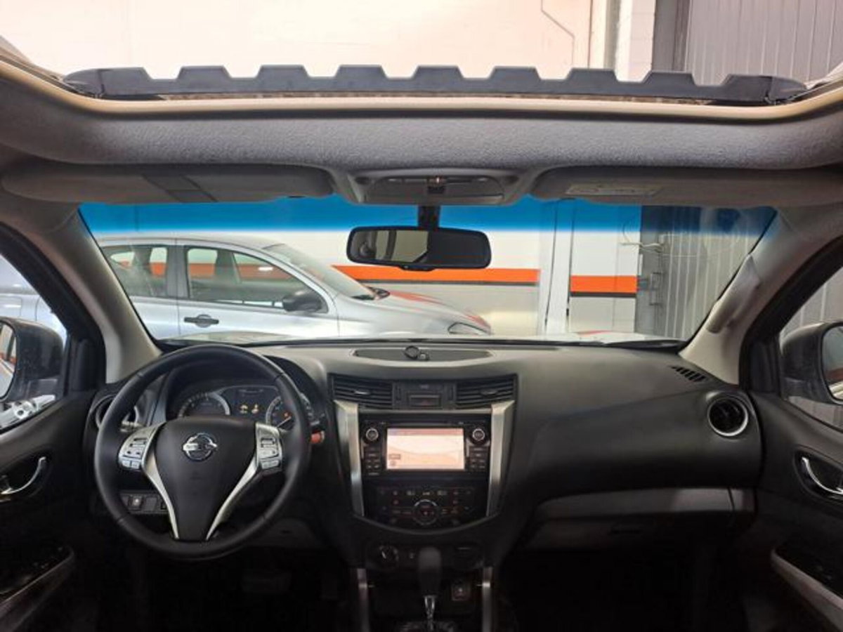 Nissan Navara 2.3 dCi 190 CV 4WD Double Cab N-Connecta (9)