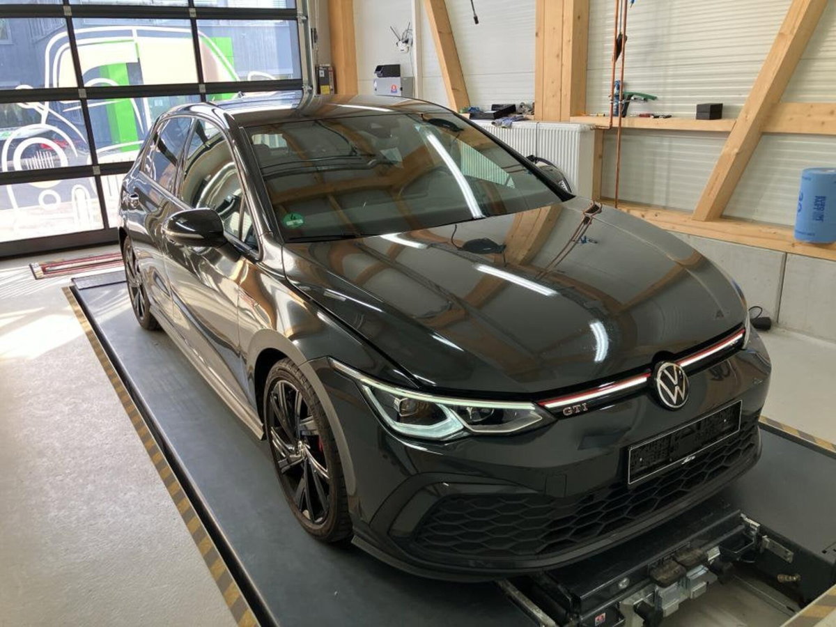 Volkswagen Golf 2.0 TSI GTI DSG (2)