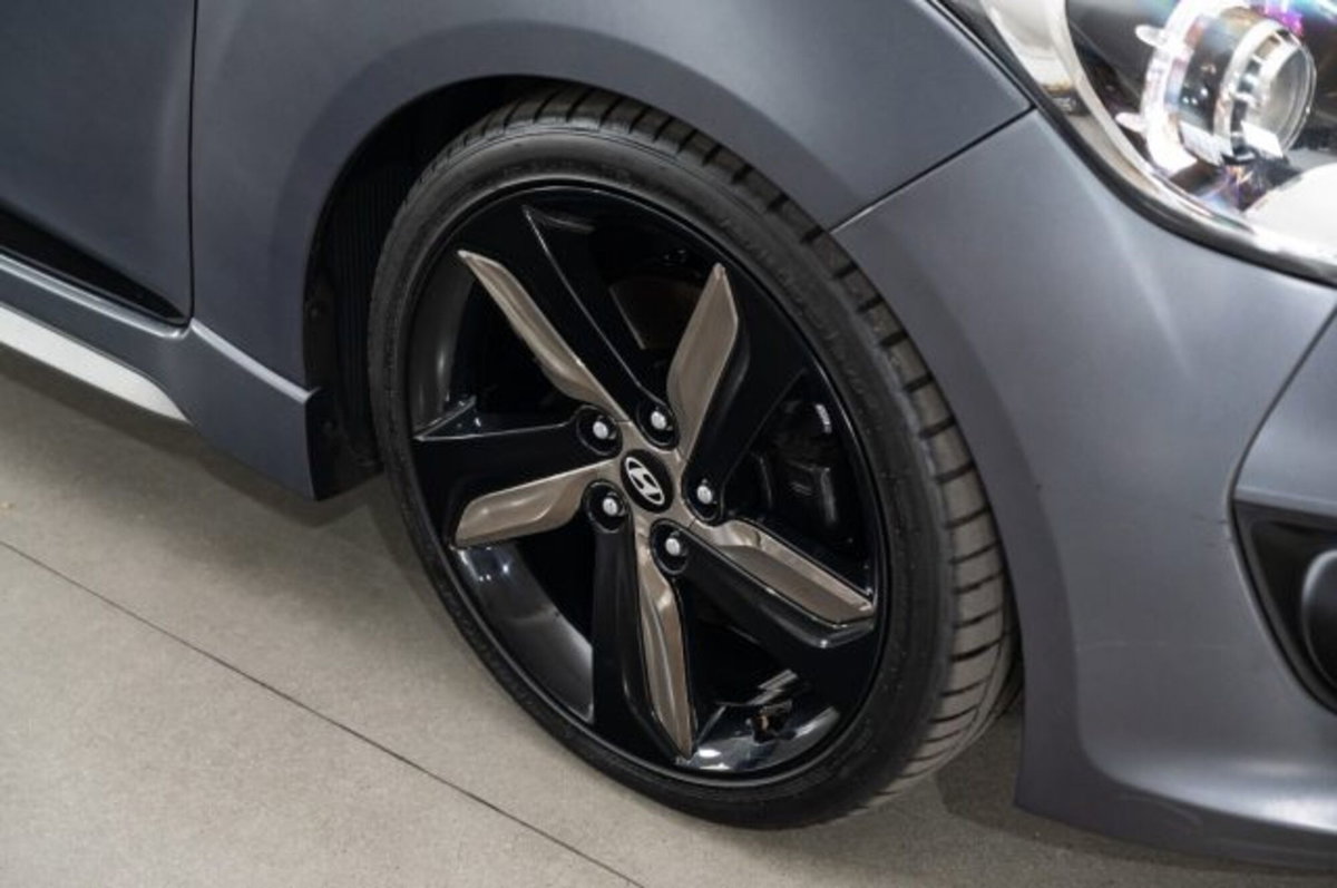 Hyundai Veloster 1.6 T GDI (9)
