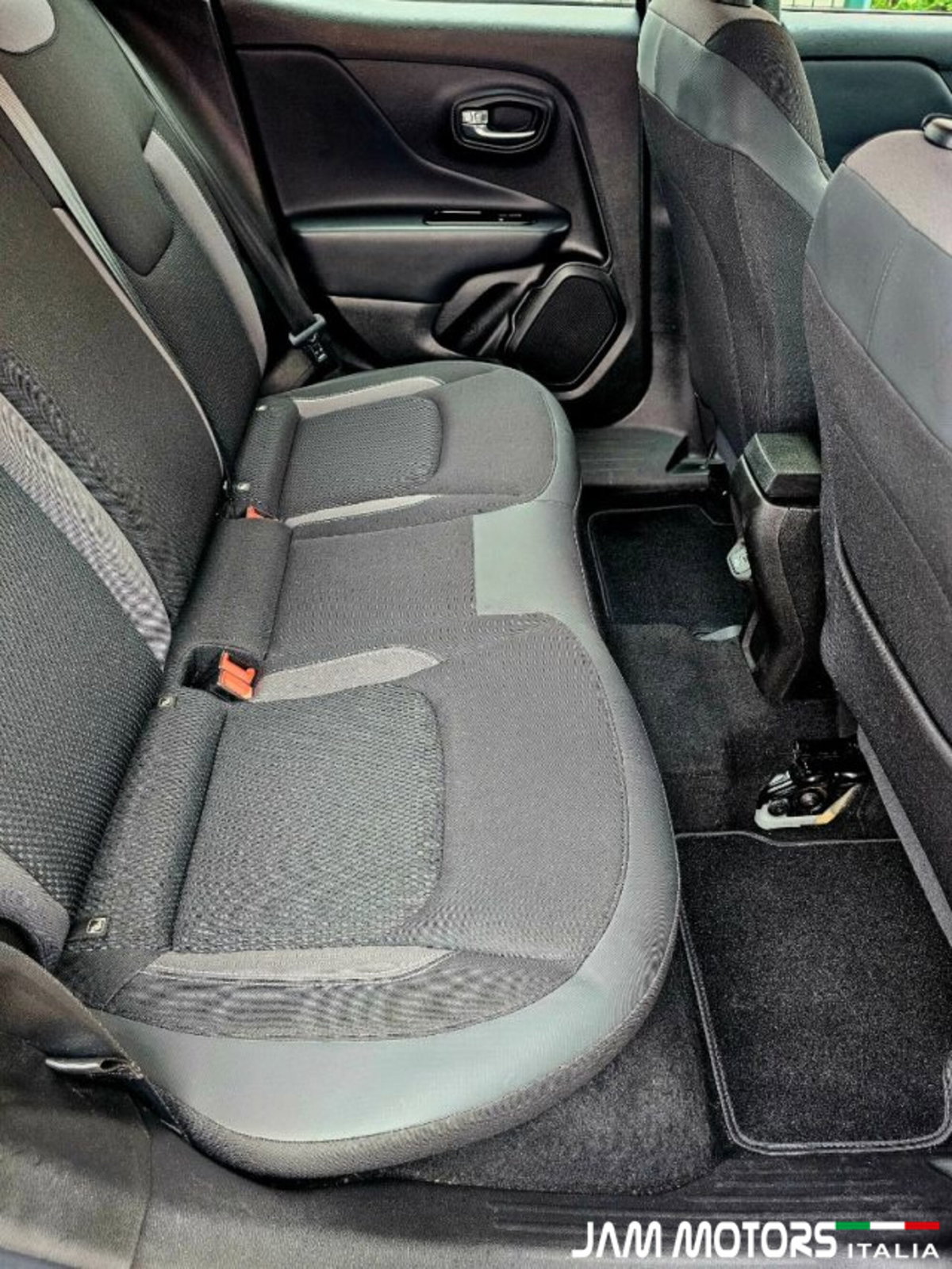 Jeep Renegade 1.3 T4 190CV PHEV 4xe AT6 Limited (17)