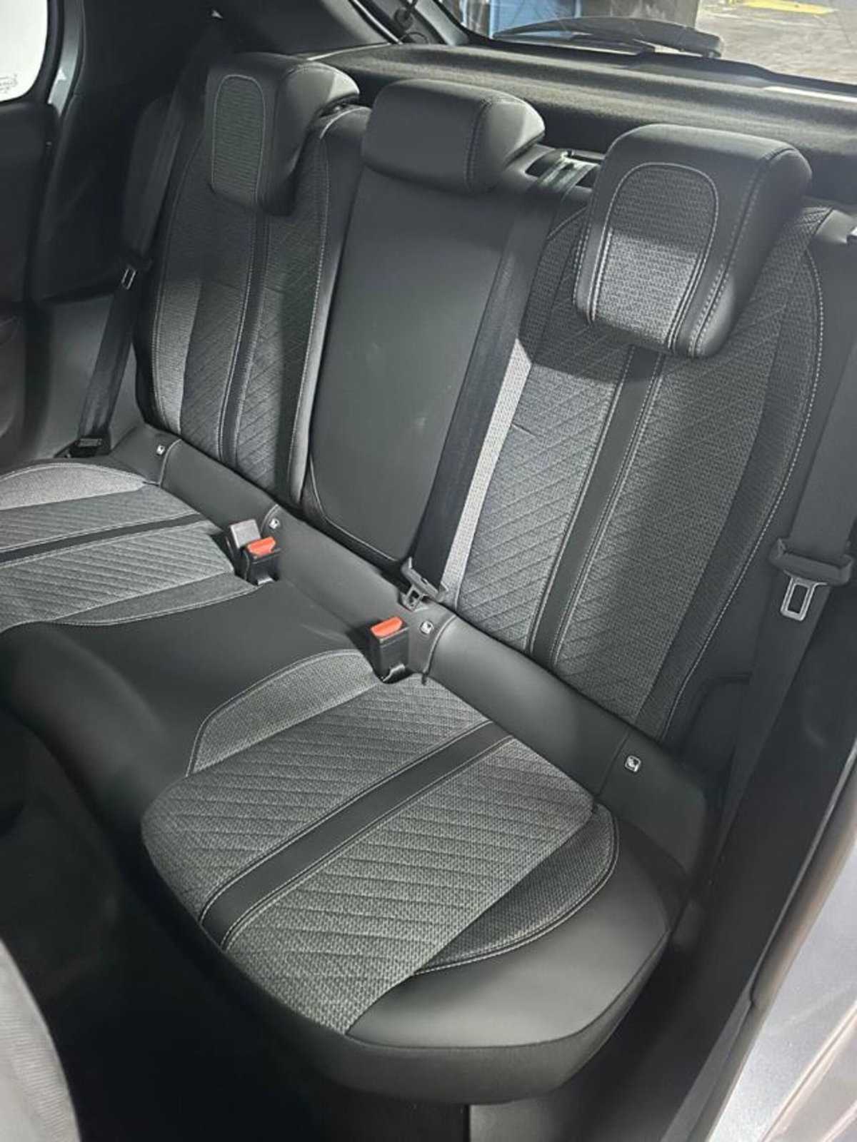 Peugeot 208 1.2 turbo Allure 100cv (12)