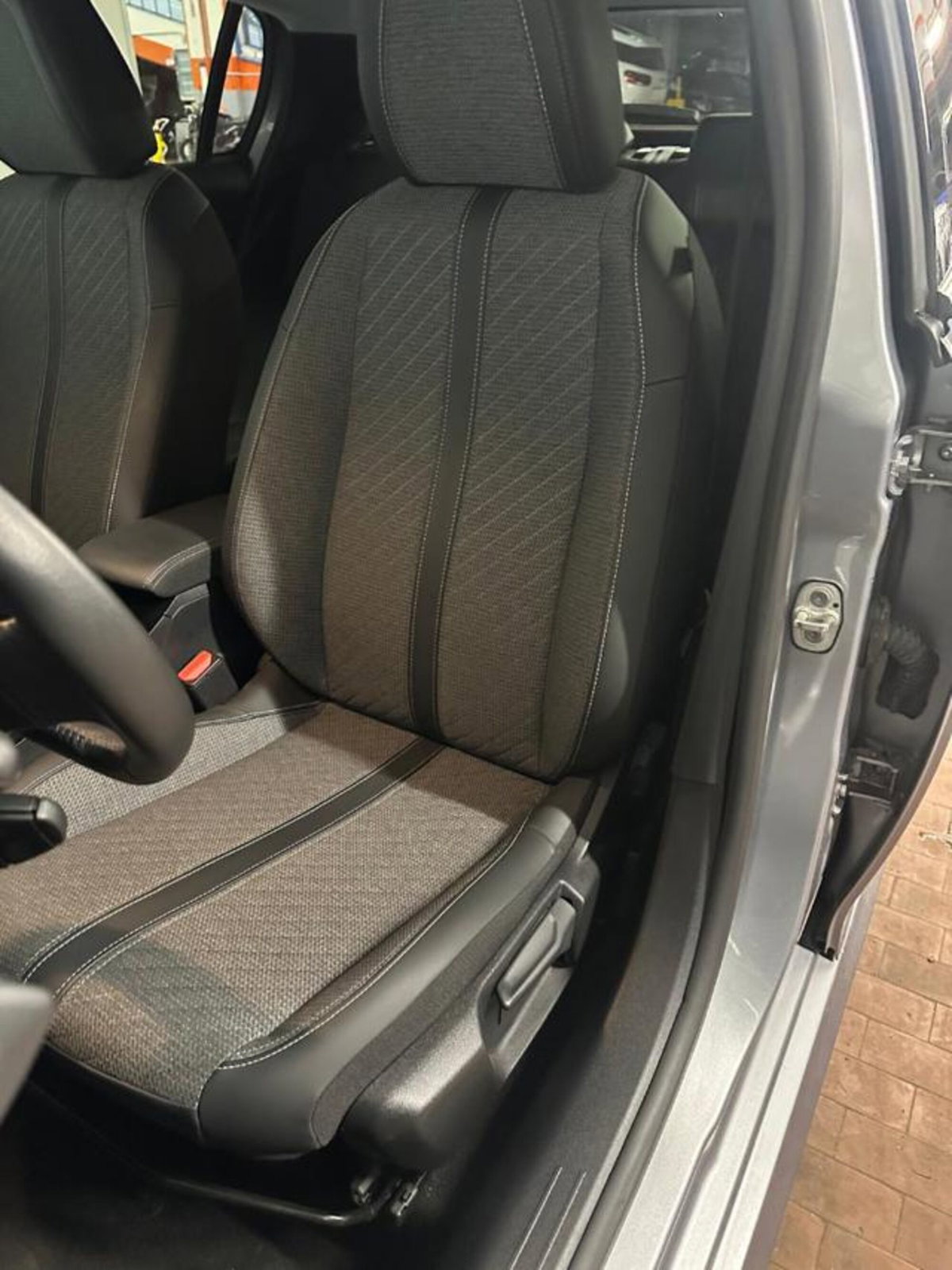 Peugeot 208 1.2 turbo Allure 100cv (13)