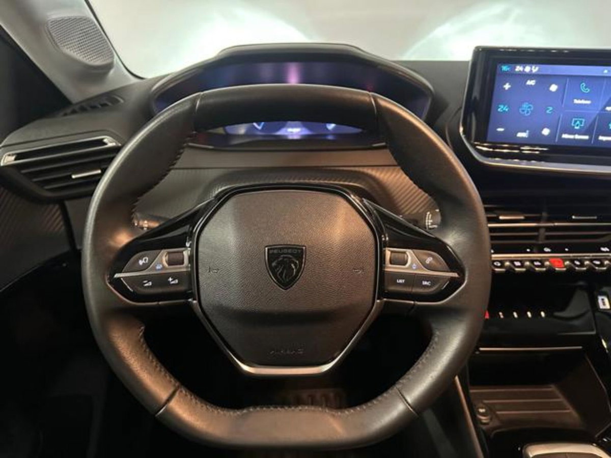 Peugeot 208 1.2 turbo Allure 100cv (8)