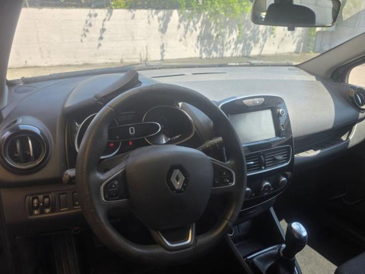 Renault Clio dCi 8V 90 CV EDC 5 porte Duel (9)