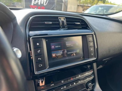 Jaguar F-Pace 2.0 D 180 CV aut. R-Sport (12)