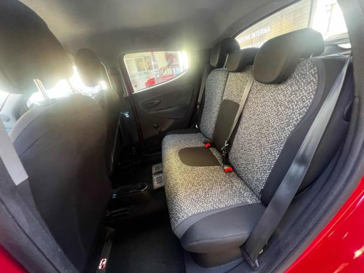 Lancia Ypsilon 1.2 69 CV 5 porte Silver (11)