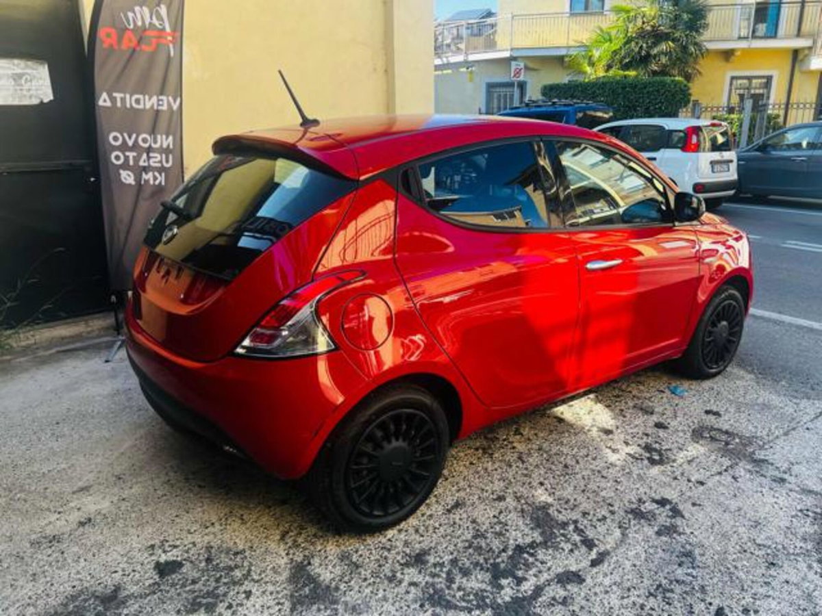 Lancia Ypsilon 1.2 69 CV 5 porte Silver (5)