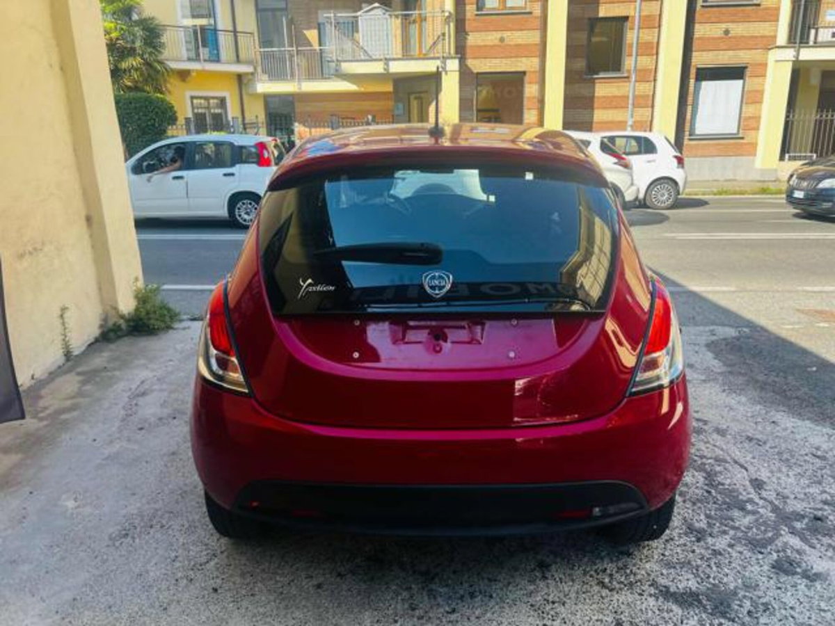 Lancia Ypsilon 1.2 69 CV 5 porte Silver (6)