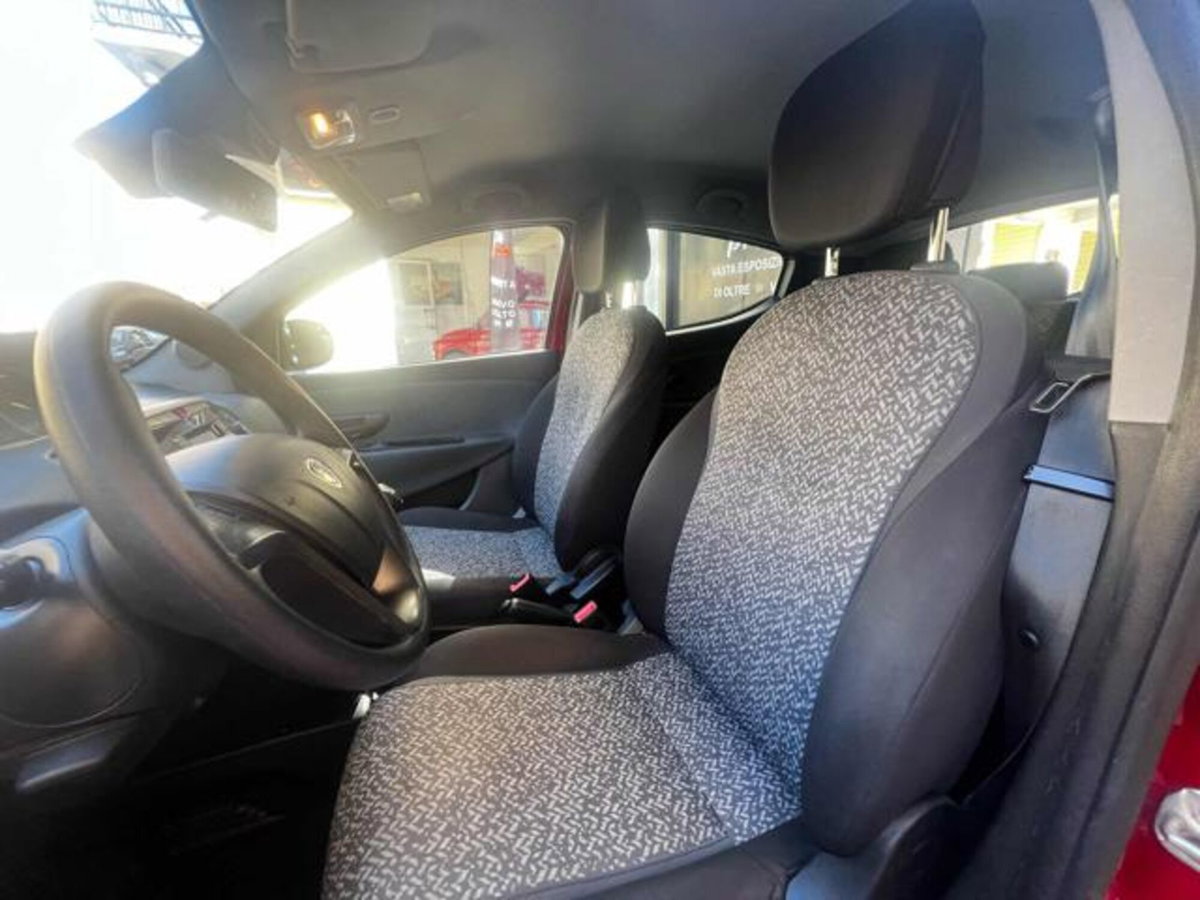 Lancia Ypsilon 1.2 69 CV 5 porte Silver (8)