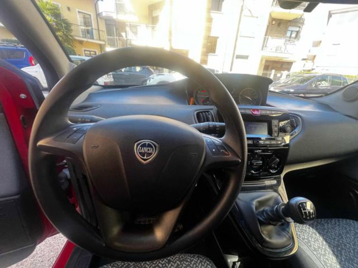 Lancia Ypsilon 1.2 69 CV 5 porte Silver (9)